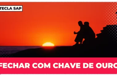 Fechar com chave de ouro? Existe equivalente em inglês?